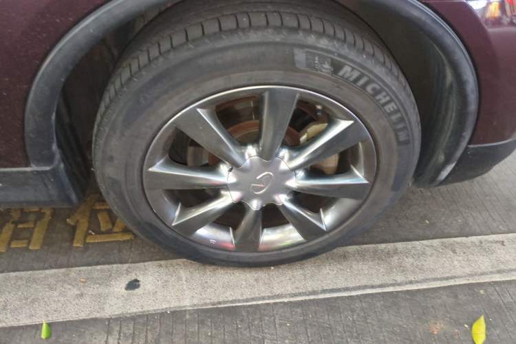 Used Infiniti QX50 2015 2.5L Comfort Edition Right Front Wheel Hub