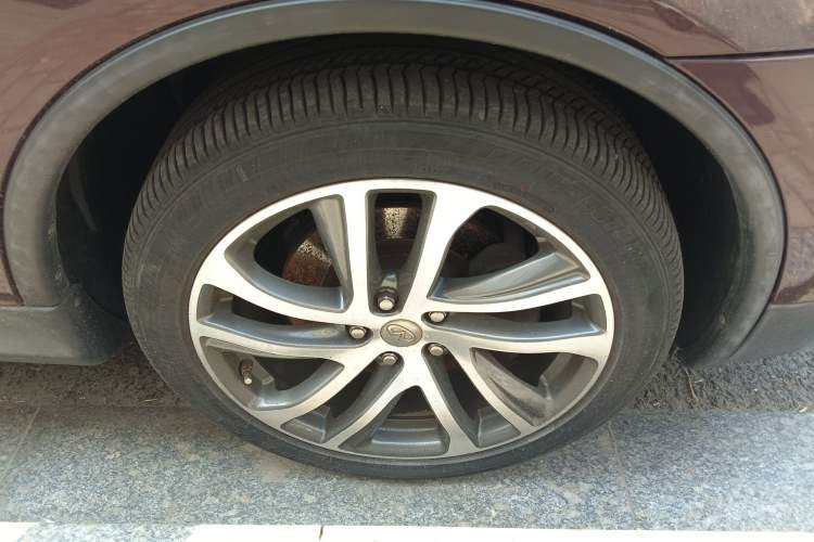 Used Infiniti QX50 2015 2.5L Luxury Edition Right Front Wheel Hub