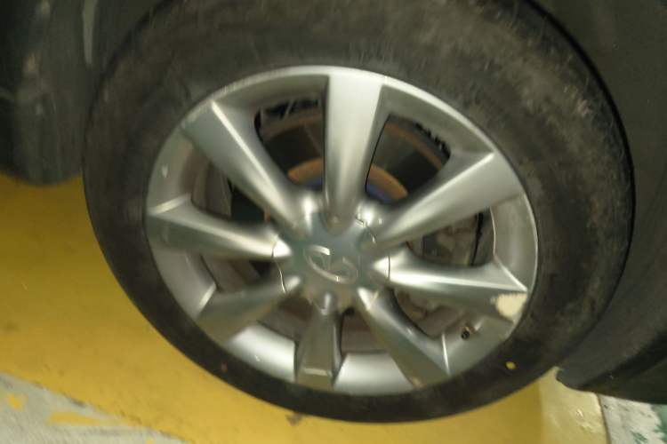Used Infiniti QX50 2015 2.5L Enjoyment Edition Right Front Wheel Hub
