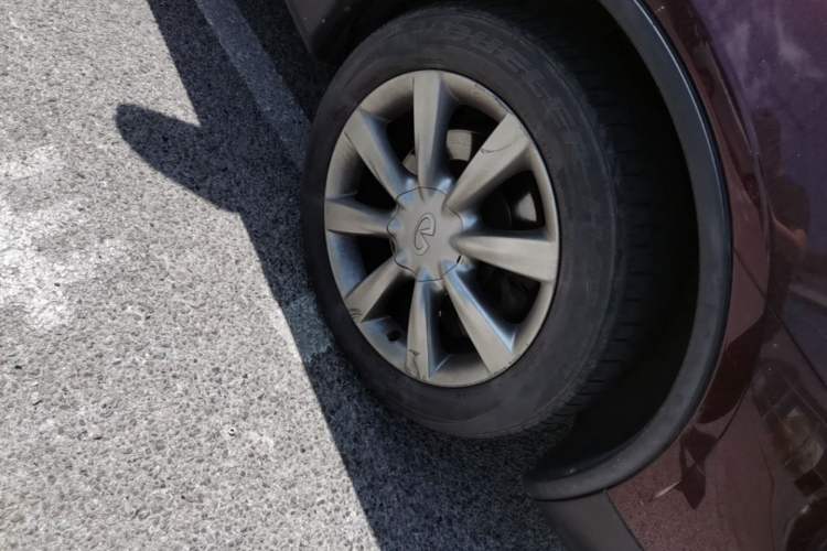 Used Infiniti QX50 2015 2.5L Enjoyment Edition Right Front Wheel Hub