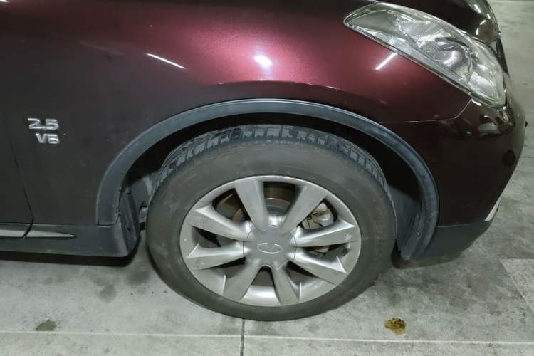 Used Infiniti QX50 2015 2.5L Comfort Edition Right Front Wheel Hub