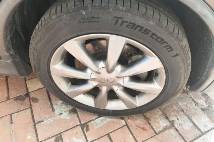 Used Infiniti QX50 2015 2.5L Enjoyment Edition Right Front Wheel Hub