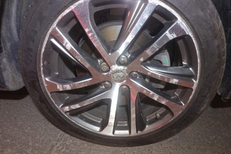 Used Infiniti QX50 2015 2.5L Luxury Edition Right Front Wheel Hub