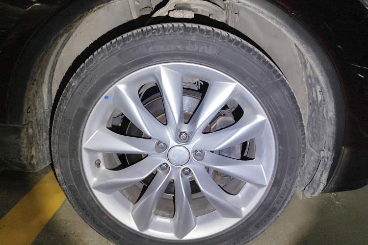 Used Infiniti QX50 2015 2.5L Luxury Edition Right Front Wheel Hub