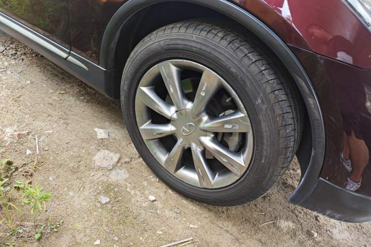 Used Infiniti QX50 2015 2.5L Comfort Edition Right Front Wheel Hub