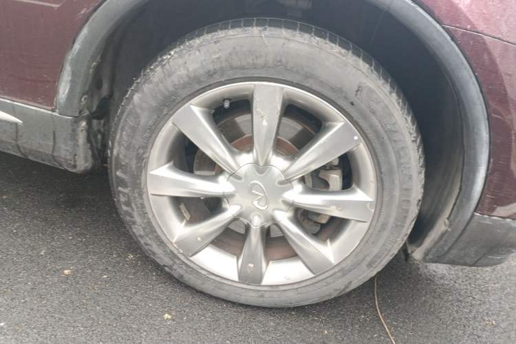 Used Infiniti QX50 2015 2.5L Comfort Edition Right Front Wheel Hub