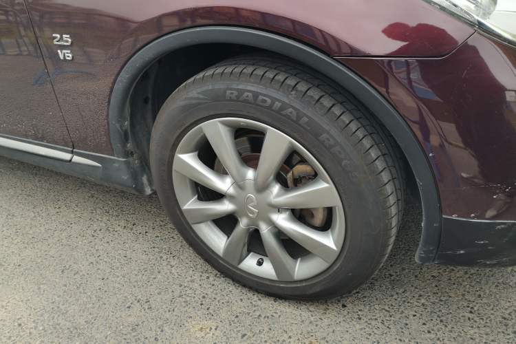 Used Infiniti QX50 2015 2.5L Comfort Edition Right Front Wheel Hub