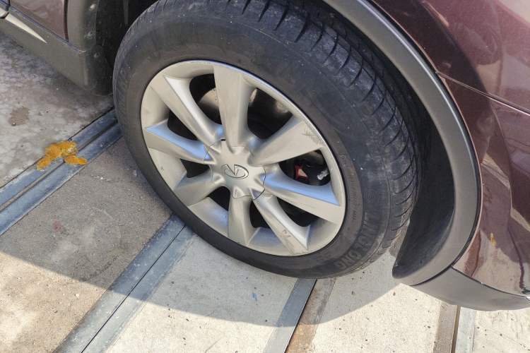 Used Infiniti QX50 2015 2.5L Comfort Edition Right Front Wheel Hub