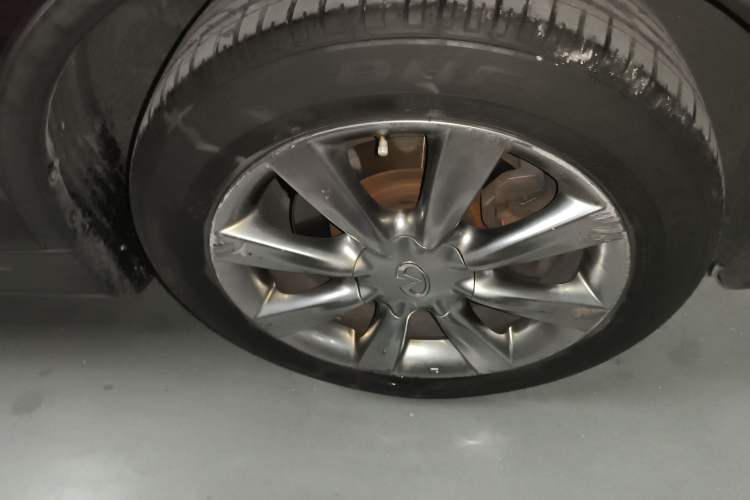 Used Infiniti QX50 2015 2.5L Enjoyment Edition Right Front Wheel Hub
