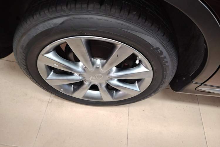 Used Infiniti QX50 2015 2.5L Enjoyment Edition Right Rear Wheel Hub