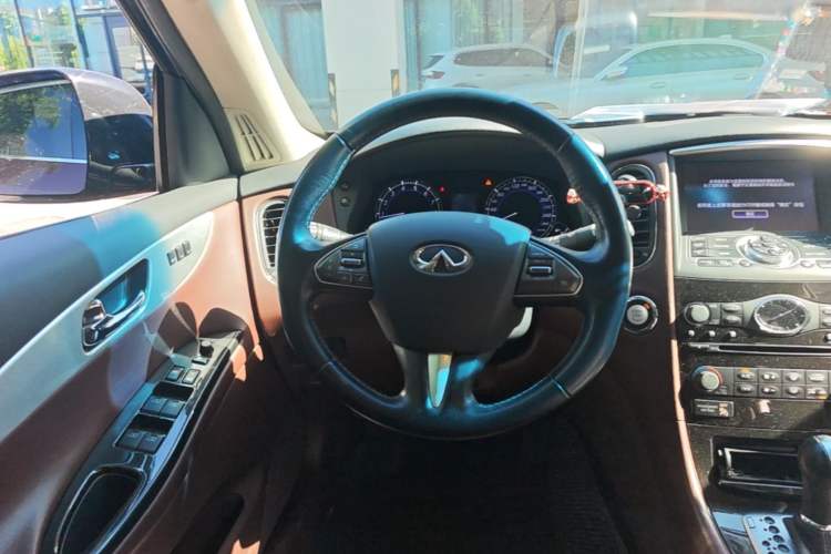 Used Infiniti QX50 2015 2.5L Luxury Edition Steering Wheel