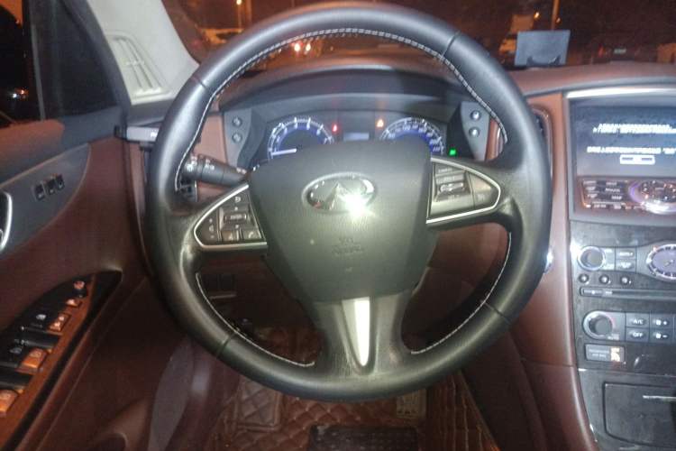 Used Infiniti QX50 2015 2.5L Luxury Edition Steering Wheel