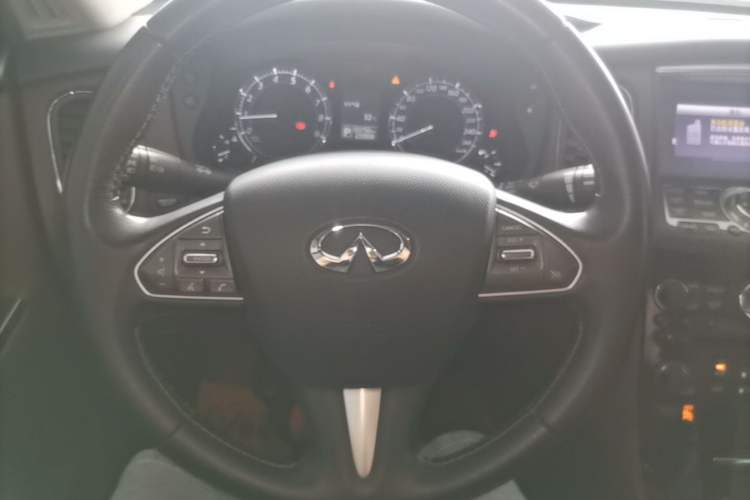 Used Infiniti QX50 2015 2.5L Luxury Edition Steering Wheel
