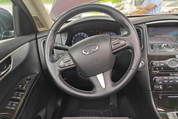 Used Infiniti QX50 2015 2.5L Comfort Edition Steering Wheel