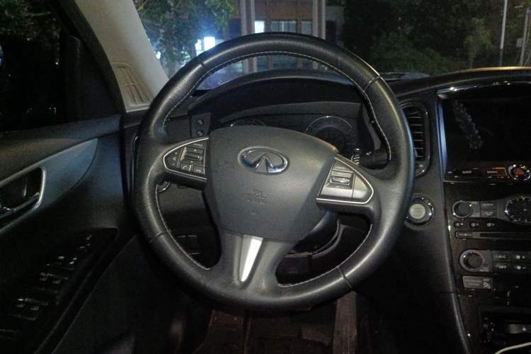 Used Infiniti QX50 2015 2.5L Comfort Edition Steering Wheel