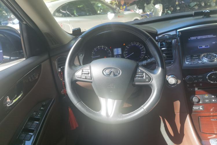 Used Infiniti QX50 2015 2.5L Deluxe Edition Steering Wheel