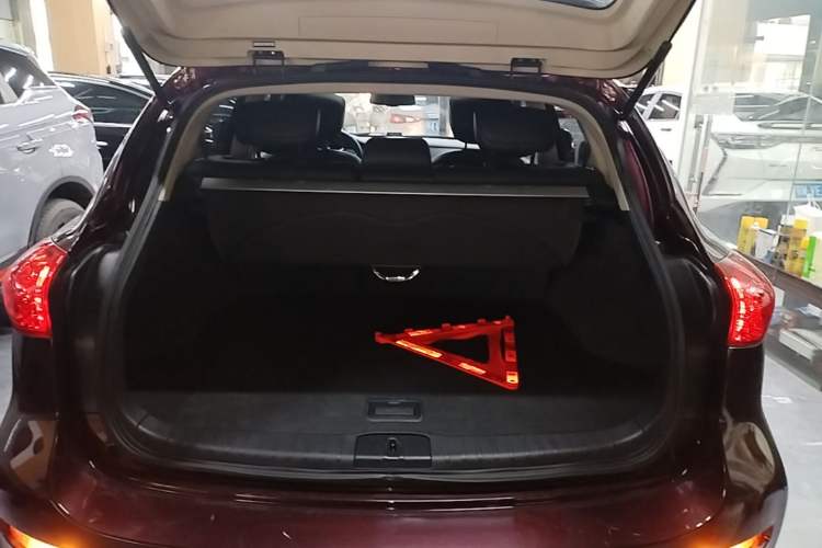 Used Infiniti QX50 2015 2.5L Comfort Edition Trunk