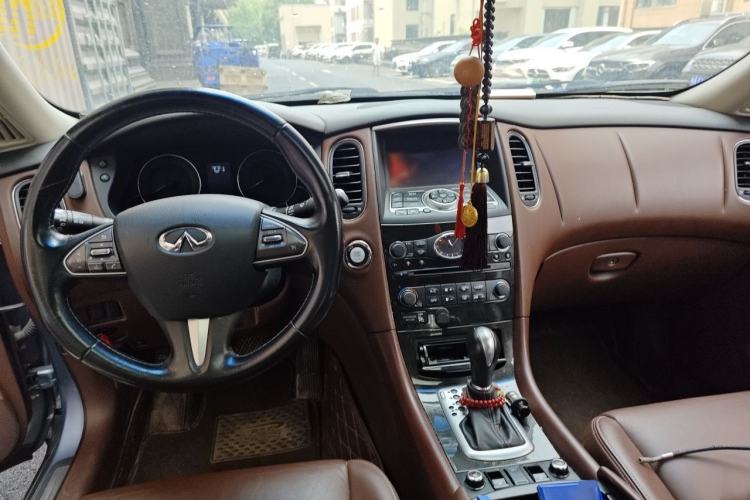 Used Infiniti QX50 2015 2.5L Enjoyment Edition Center Console