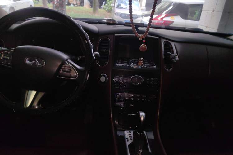Used Infiniti QX50 2015 2.5L Enjoyment Edition Center Console