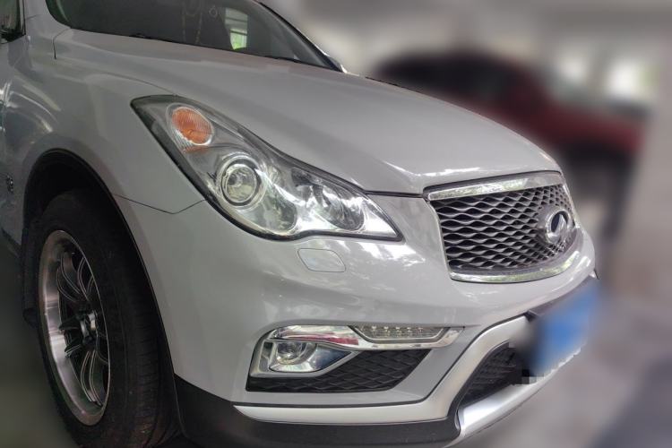 Used Infiniti QX50 2015 2.5L Enjoyment Edition Front Right 45 Deg