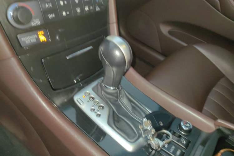 Used Infiniti QX50 2015 2.5L Enjoyment Edition Gear Lever