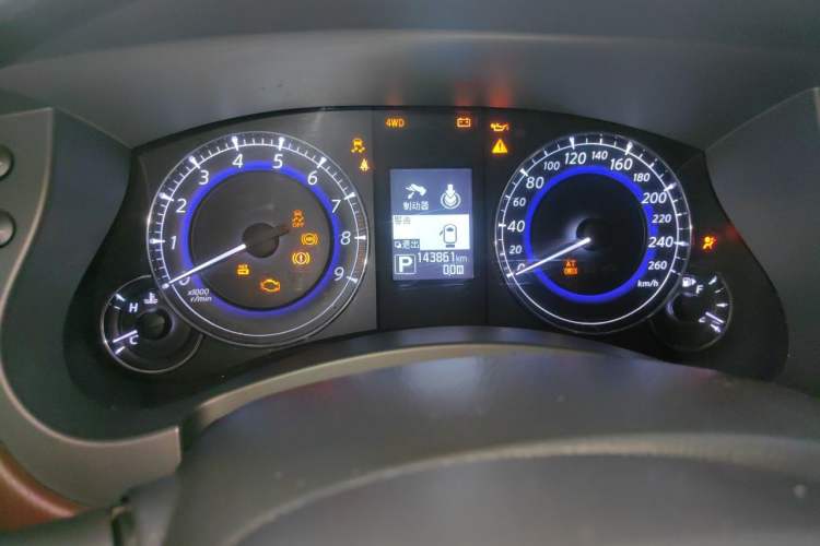 Used Infiniti QX50 2015 2.5L Enjoyment Edition Odometer Close Up