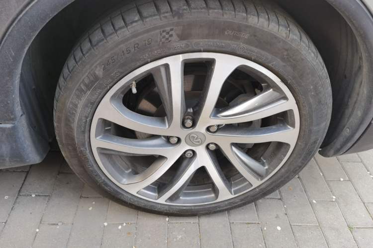 Used Infiniti QX50 2015 2.5L Luxury Edition Right Front Wheel Hub