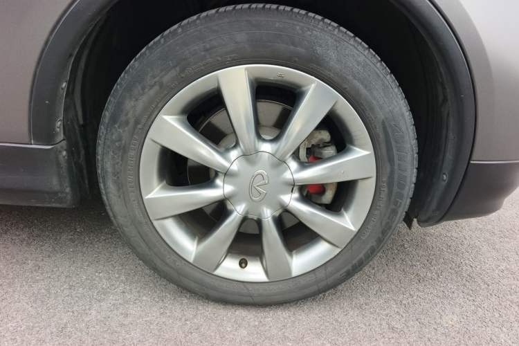 Used Infiniti QX50 2015 2.5L Comfort Edition Right Front Wheel Hub