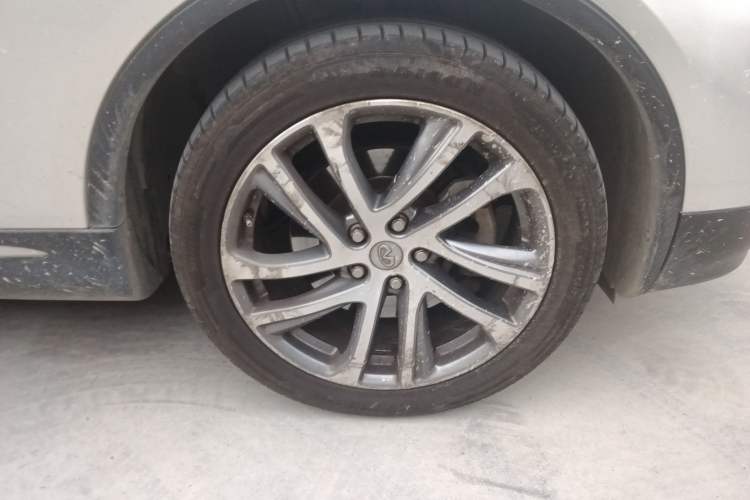 Used Infiniti QX50 2015 2.5L Luxury Edition Right Front Wheel Hub