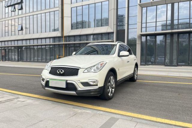 Ojetý Infiniti QX50 2015 2.5L Comfort Edition