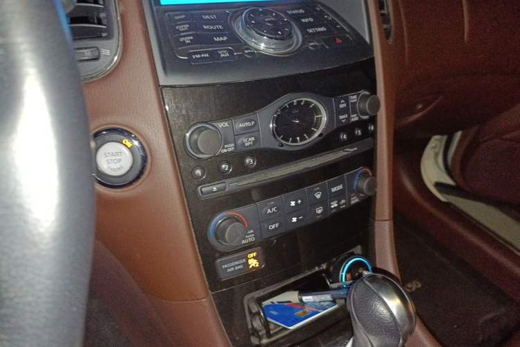 Used Infiniti QX50 2015 2.5L Enjoyment Edition Audio And AC Panel