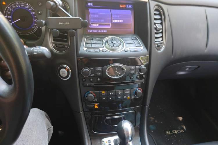 Used Infiniti QX50 2015 2.5L Enjoyment Edition Audio And AC Panel