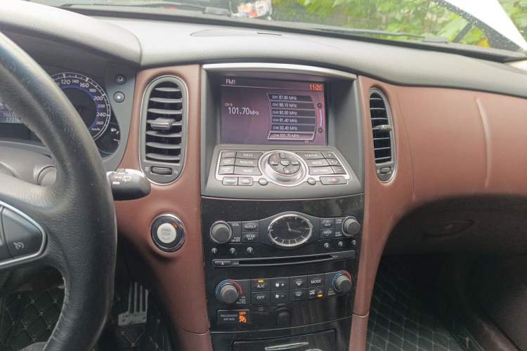 Used Infiniti QX50 2015 2.5L Luxury Edition Audio And AC Panel