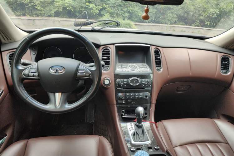 Used Infiniti QX50 2015 2.5L Enjoyment Edition Center Console