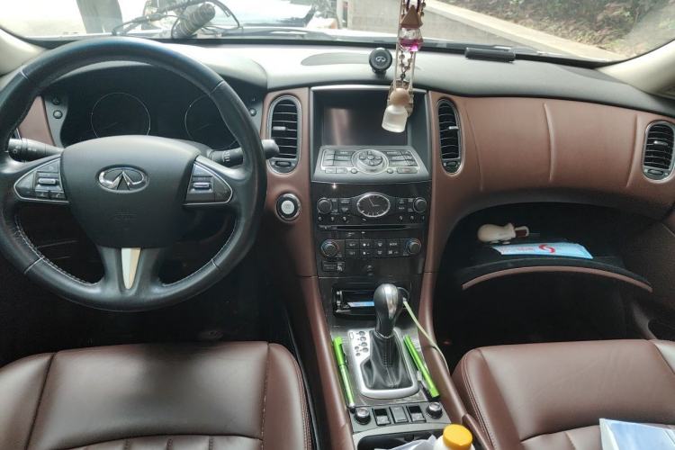 Used Infiniti QX50 2015 2.5L Enjoyment Edition Center Console