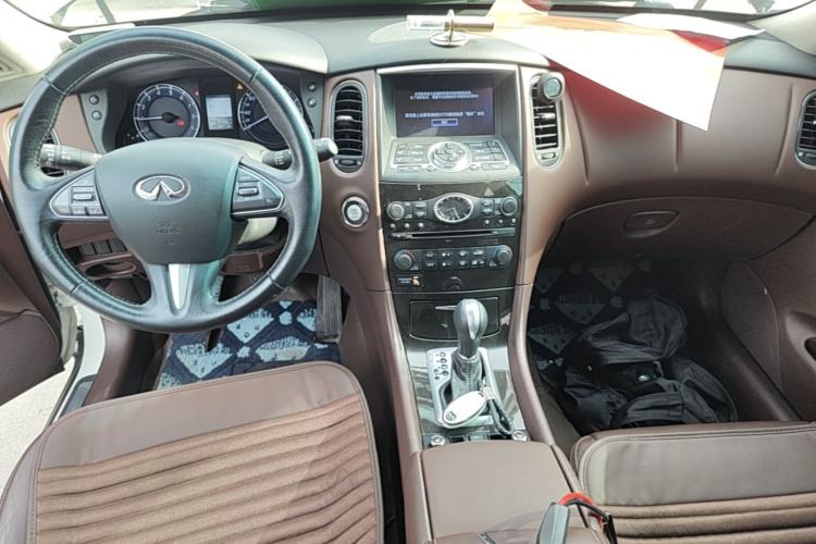 Used Infiniti QX50 2015 2.5L Enjoyment Edition Center Console