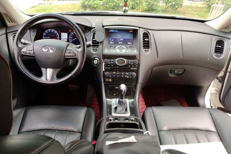 Used Infiniti QX50 2015 2.5L Luxury Edition Center Console