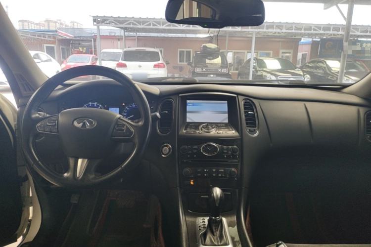 Used Infiniti QX50 2015 2.5L Comfort Edition Center Console