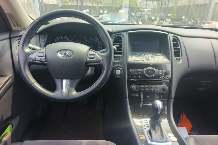 Used Infiniti QX50 2015 2.5L Comfort Edition Center Console