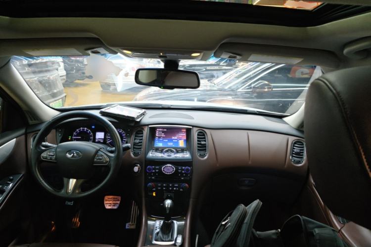 Used Infiniti QX50 2015 2.5L Enjoyment Edition Center Console
