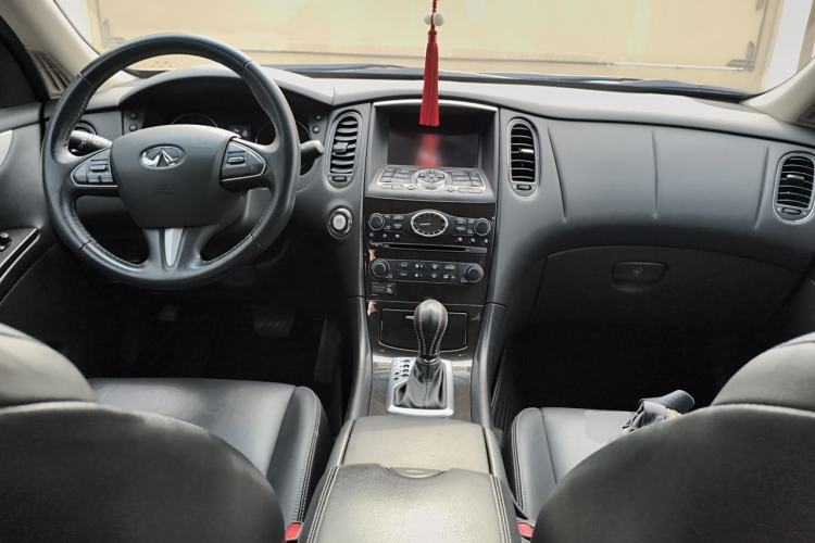 Used Infiniti QX50 2015 2.5L Enjoyment Edition Center Console