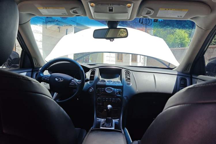 Used Infiniti QX50 2015 2.5L Comfort Edition Center Console