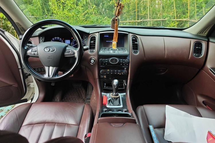 Used Infiniti QX50 2015 2.5L Enjoyment Edition Center Console