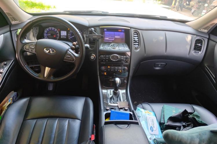 Used Infiniti QX50 2015 2.5L Enjoyment Edition Center Console
