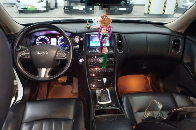 Used Infiniti QX50 2015 2.5L Enjoyment Edition Center Console