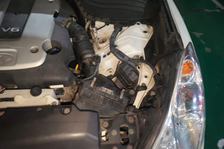 Used Infiniti QX50 2015 2.5L Luxury Edition Engine Bay Left