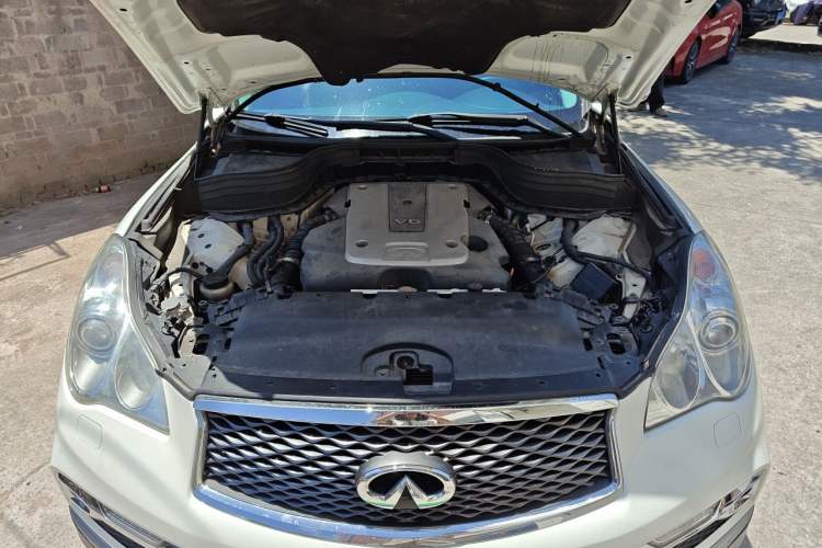 Used Infiniti QX50 2015 2.5L Comfort Edition Engine Bay