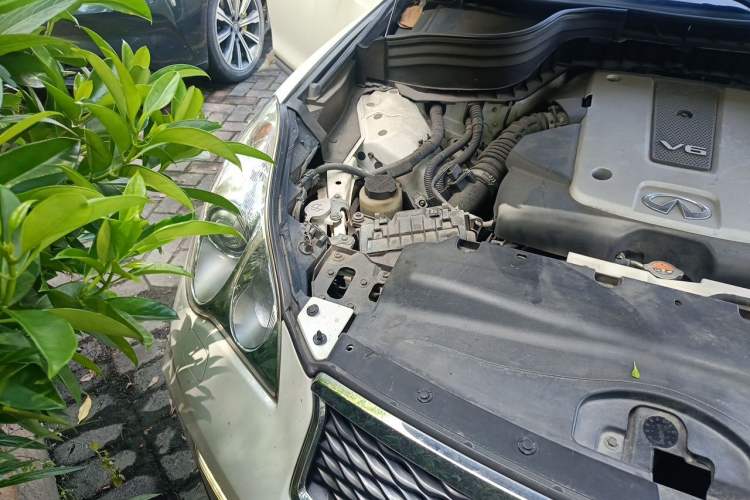 Used Infiniti QX50 2015 2.5L Comfort Edition Engine Bay Right