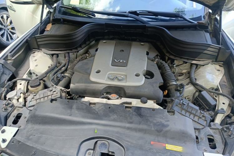 Used Infiniti QX50 2015 2.5L Comfort Edition Engine Bay
