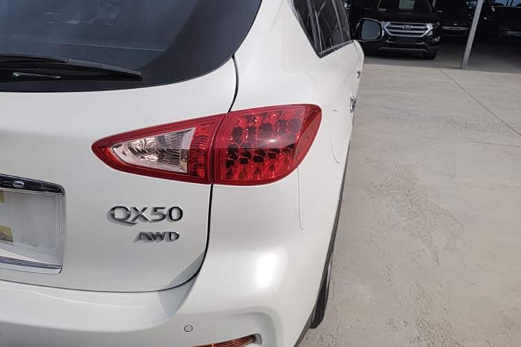 Used Infiniti QX50 2015 2.5L Enjoyment Edition Exterior 3